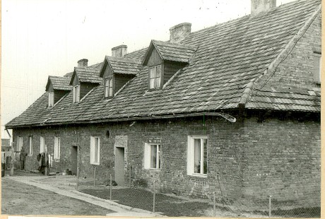 Jeden z budynków mieszkalnych dawnego folwarku